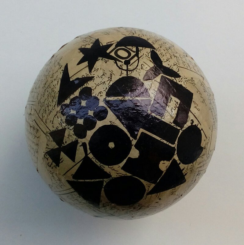 DESTELLOS DEL PORVENIR. 2018. Esfera. Técnica Mixta. Ø 16 cm.